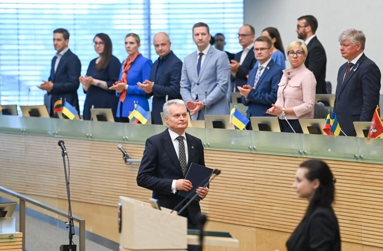Nuo Nausėdos nusisuka artimiausia aplinka?