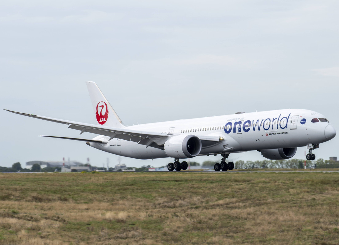 Japan Airlines B789 4
