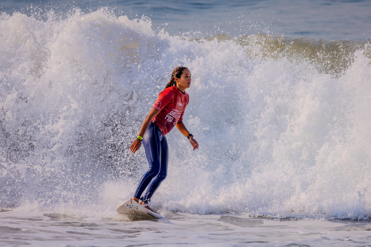 SURFING402Vahine Fierro of France