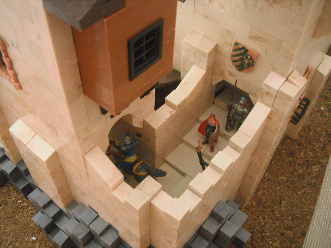 Castillo del Dragón - Vista de escaleras 4