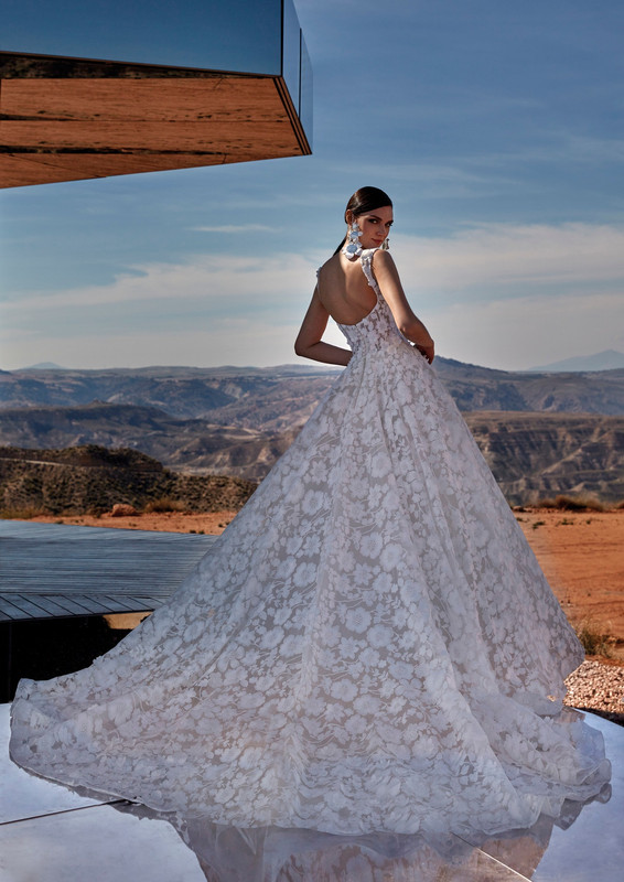 Pronovias Privée, la nuova collezione sposa haute couture 2024 Pronovias Privée, la nuova collezione sposa haute couture 2024
