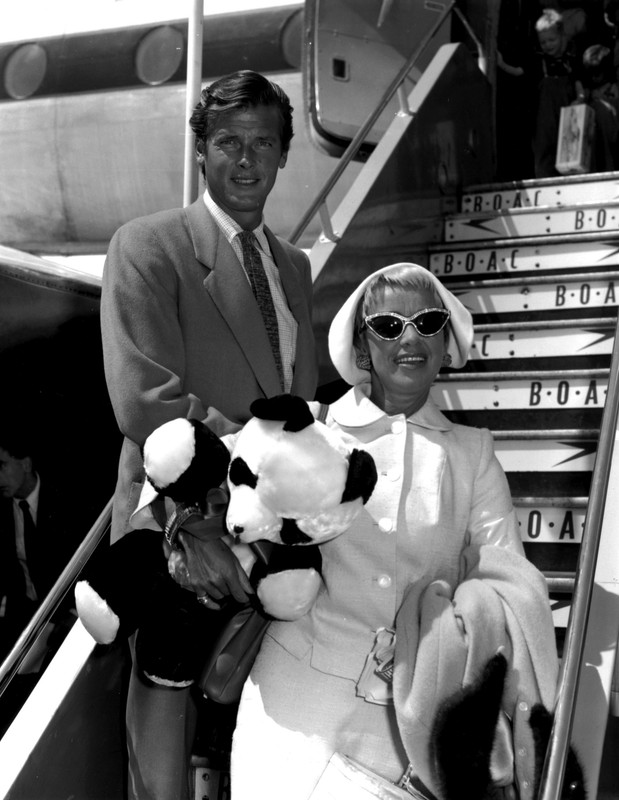 roger_moore_b81