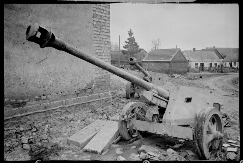 1-й Белорусский фронт. Две немецкие 88-мм ПТ пушки 1943 года.