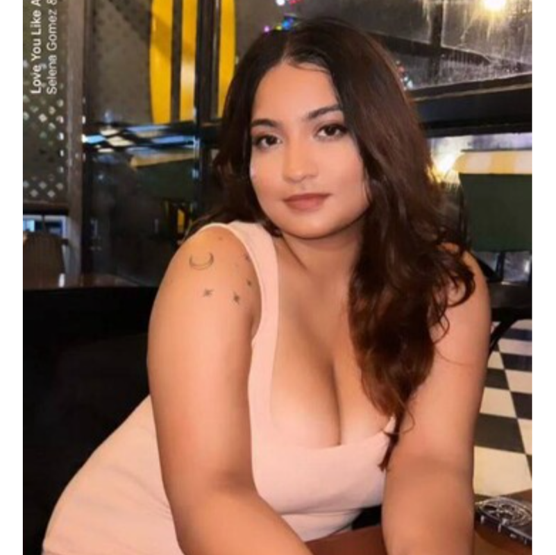 Beautiful Sexy Indian Tanker Showing her boobs exclusive viral video