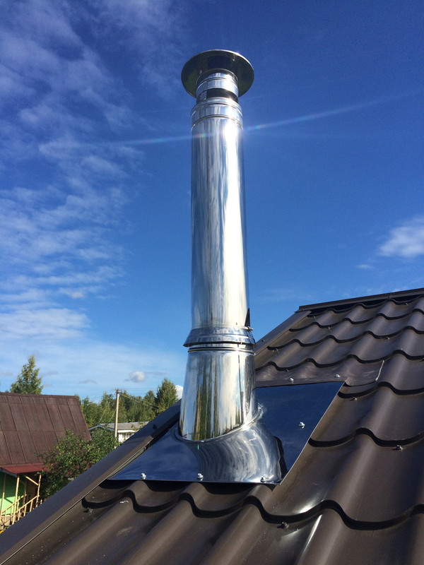 sehndvich-dymohod-iz-nerzhavejki-foto-na-kryshe