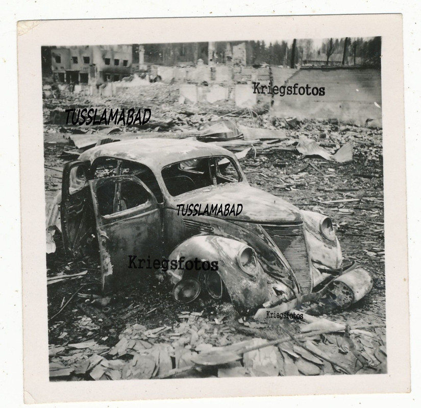 Elverum Norwegen Pkw Auto zerstörte Häuser Ruine