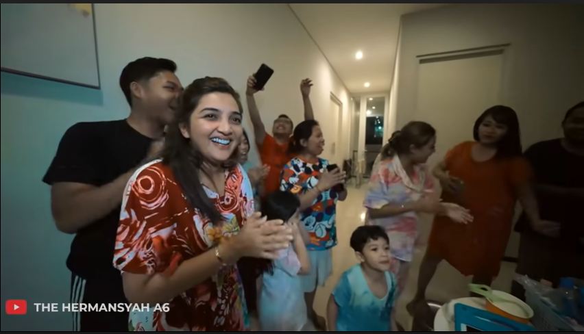 Ashanty kebingungan saat mendapat kejutan