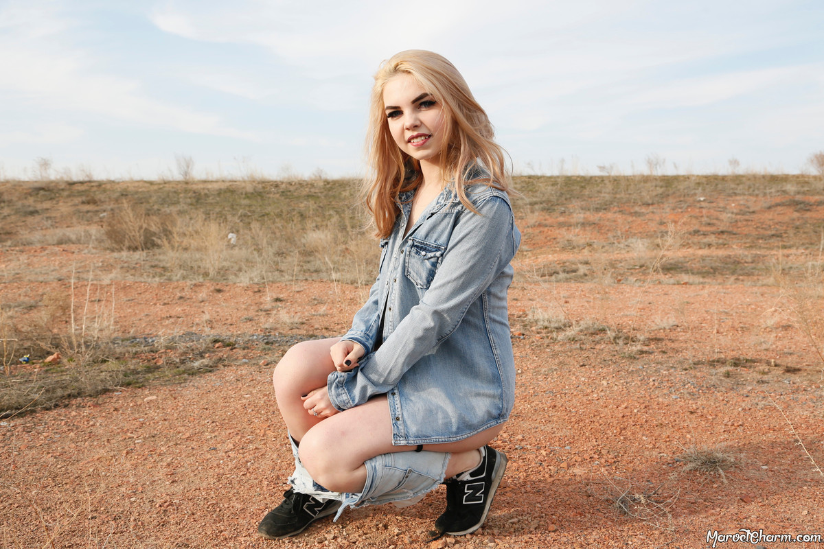 MarvelCharm_Rebecca-Denim-Peek-110