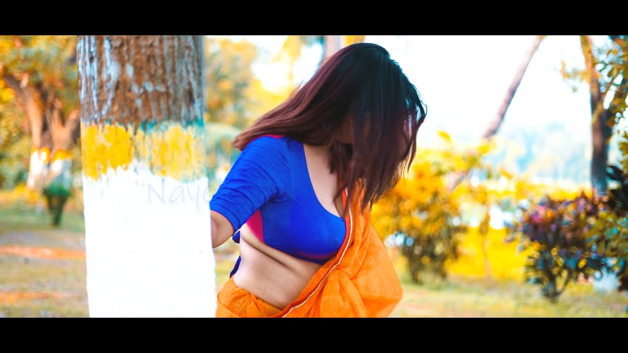 Hot Bengali Model in Saree.mkv_snapshot_01.48.904