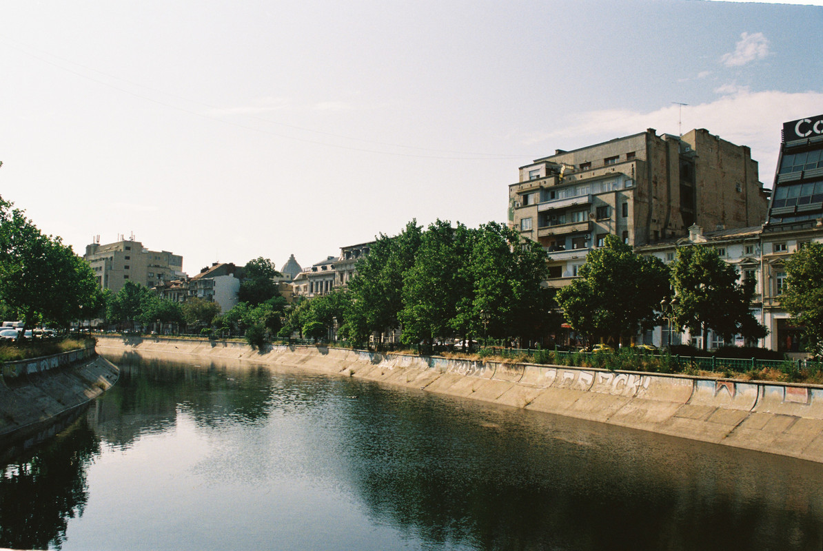 R1-09392-0003.jpg