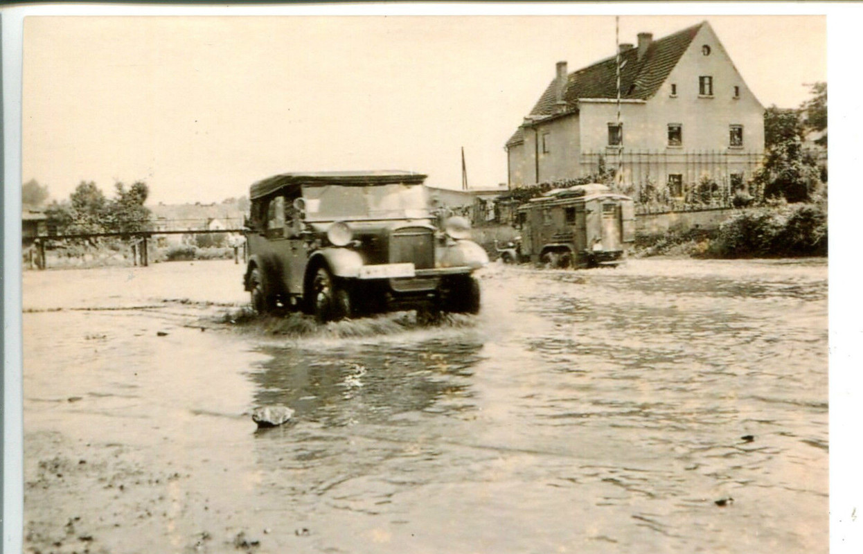 Kübelwagen LKW Wehrmacht Wasserdurchfahrt