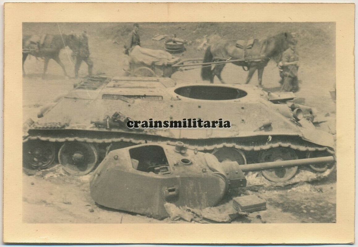 Orig. Foto russische Beute Panzer T-34 Tank zerstört in Weissrus