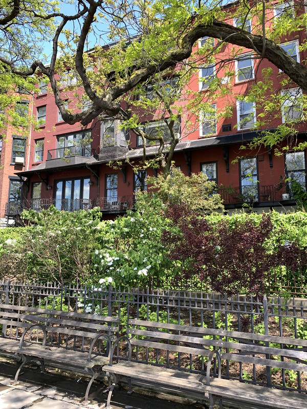 B4C6ECED-04AE-401B-A4AA-24C547291584