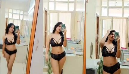 Naked Indian GF Boobs Show Leaked Nudes & Porn Video
