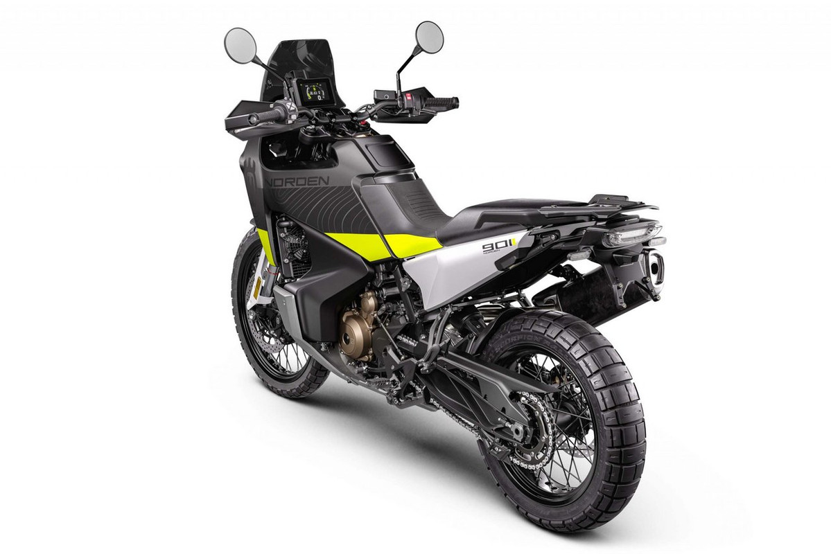 Большой фотосет мотоцикла Husqvarna Norden 901 2022