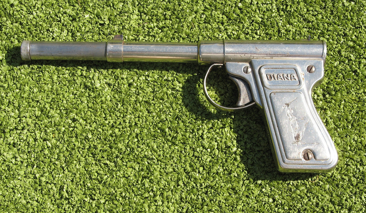 Diana Model 2, Mayer & Grammelspacher, first series 'boys' model 1930-1933, pressed tin, chrome plat