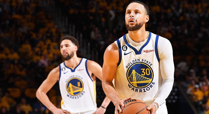 How do the Golden State Warriors Prepare for their Schedule of Away Games