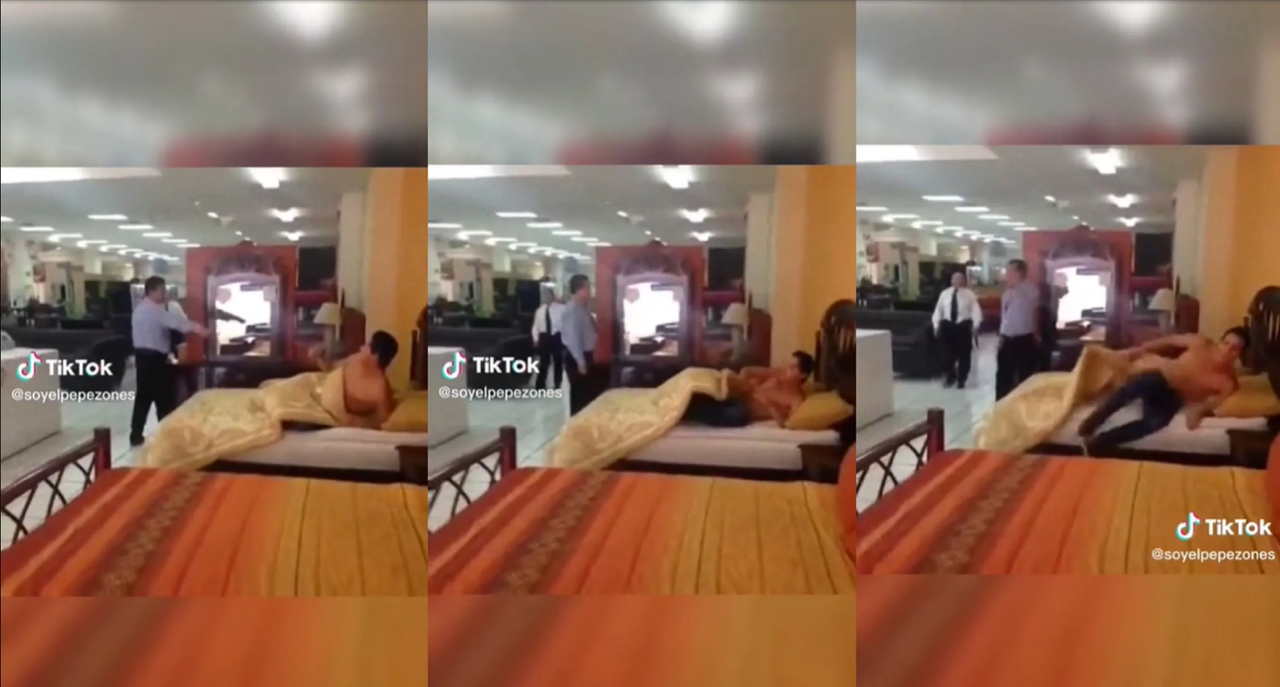 Hombre se quedó dormido en una cama de exihibición y se hace viral: video