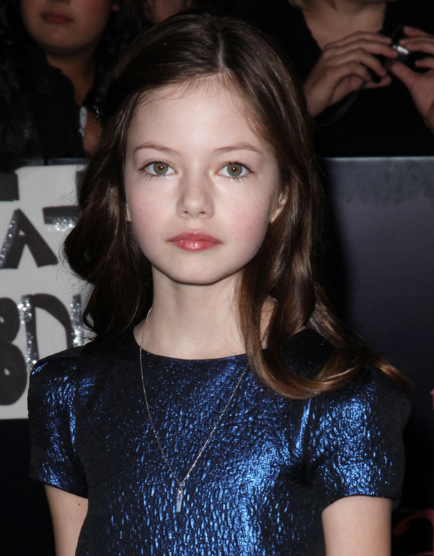 mackenzie-foy-vbw5g0awc7b-1.jpg