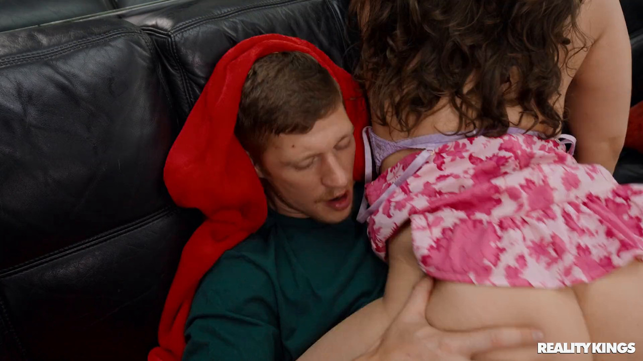 Mandy Waters - Horny Hairdresser Seduces Boyfriend - REALITYKINGS.mp4.0012