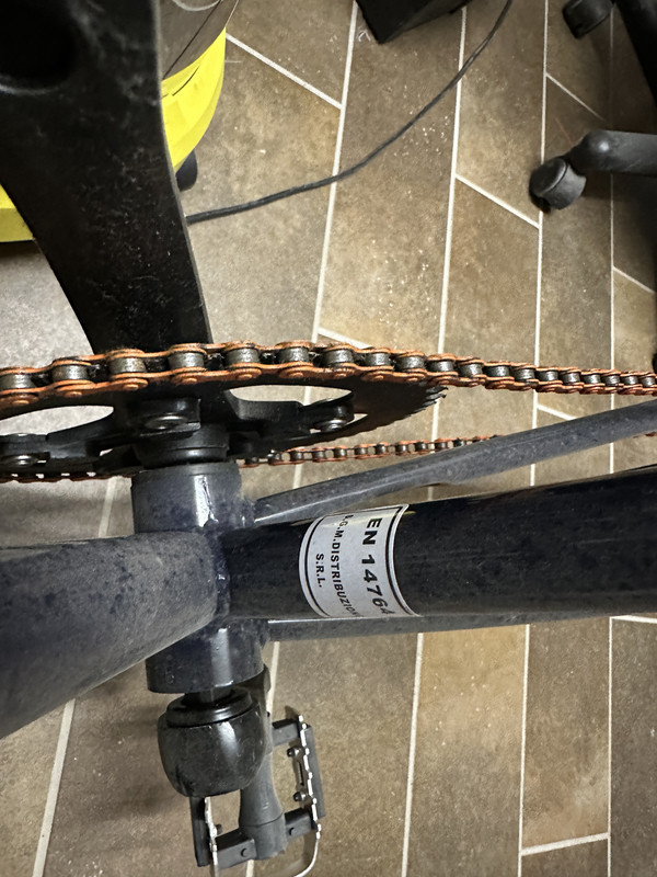 F81C0EC4-5F4D-4A7B-AA5C-F0D45AE55FBC