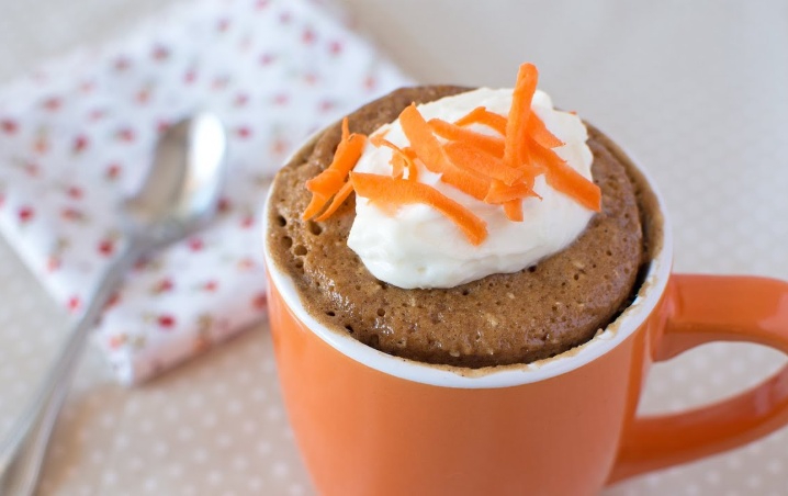 Receta rápida y fácil del mug cake de zanahoria
