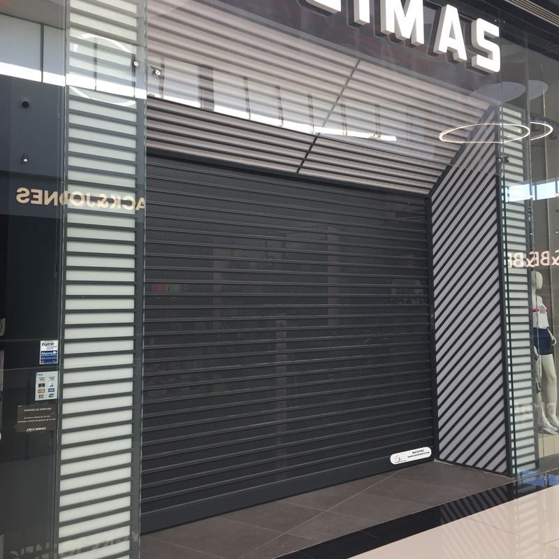 Rideau métallique à lames micro-perforées