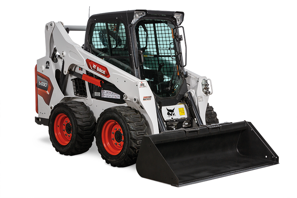 Мини-погрузчик Bobcat S590 на белом фоне