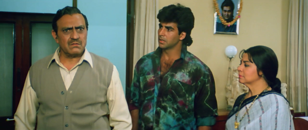 Elaan 1994 WebRip [Hindi] 480p 720p ESub Screenshot