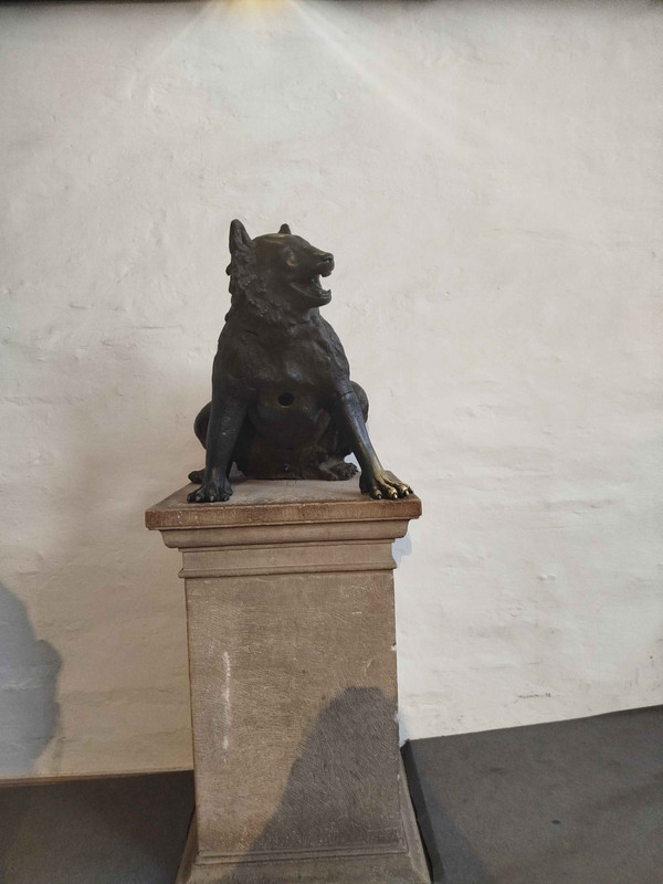Wolf/Bär im Aachener Dom