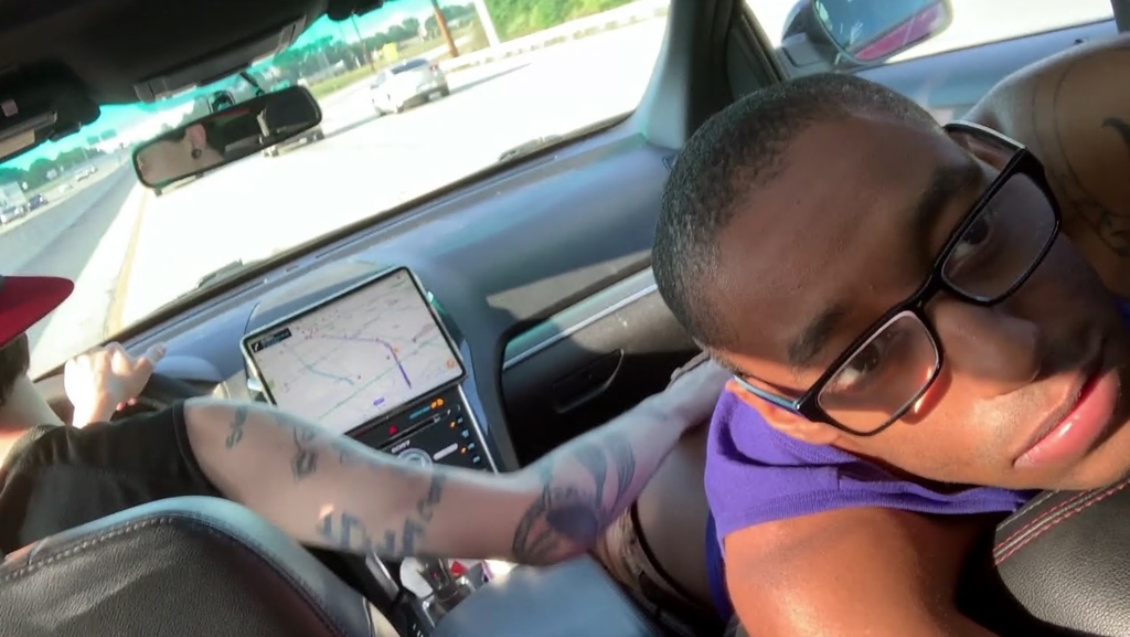 HarlemHookups - Backseat Brojob - GayBB.