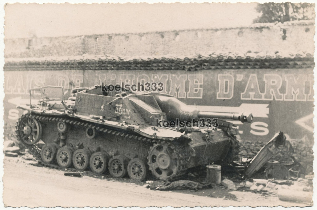 Foto Sturmgeschütz Panzer Wrack mit Saukopfblende in Frankreich 1944 Berlin !