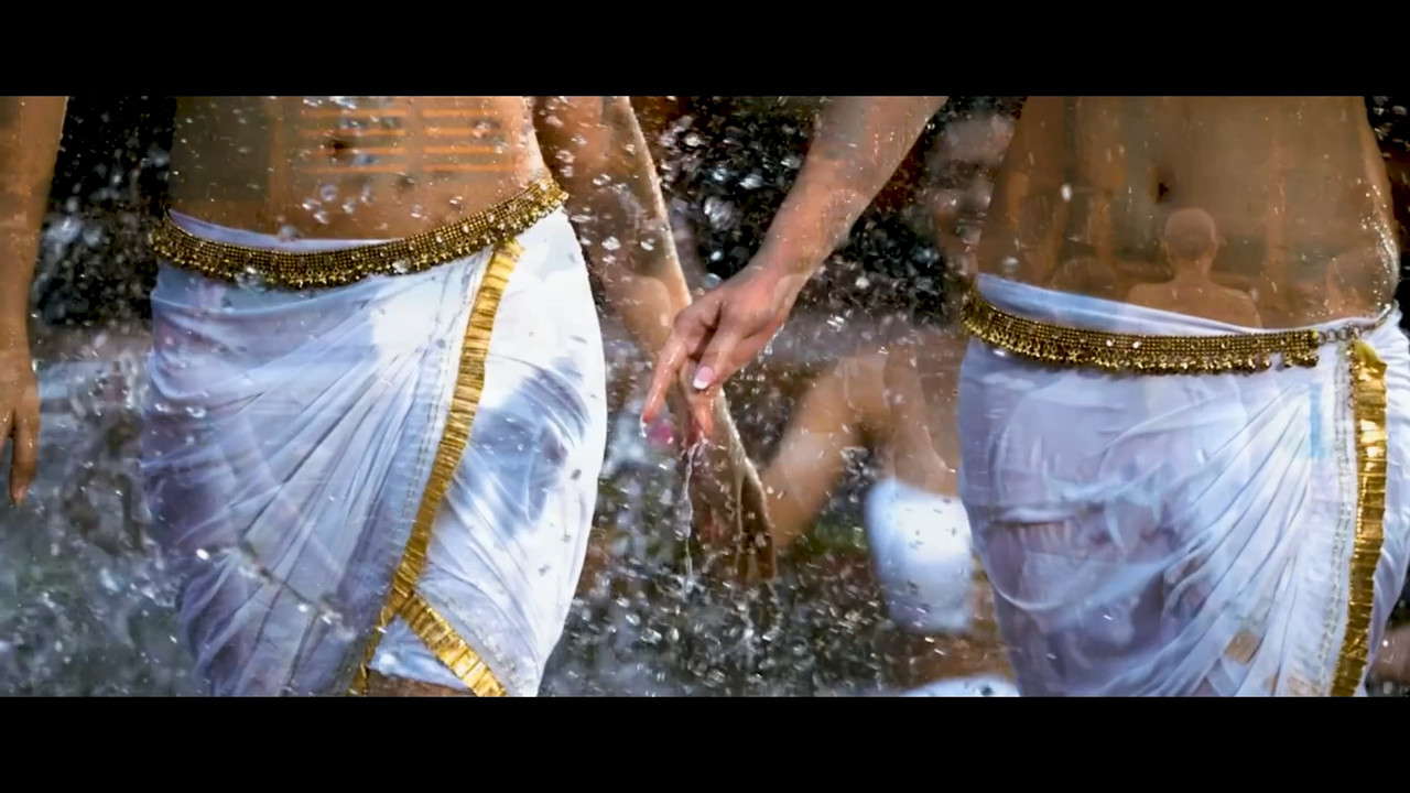Ponnar Shankar 2011 Hot Song 4k.mp4_snapshot_01.05_[2020.12.12_00.08.43]