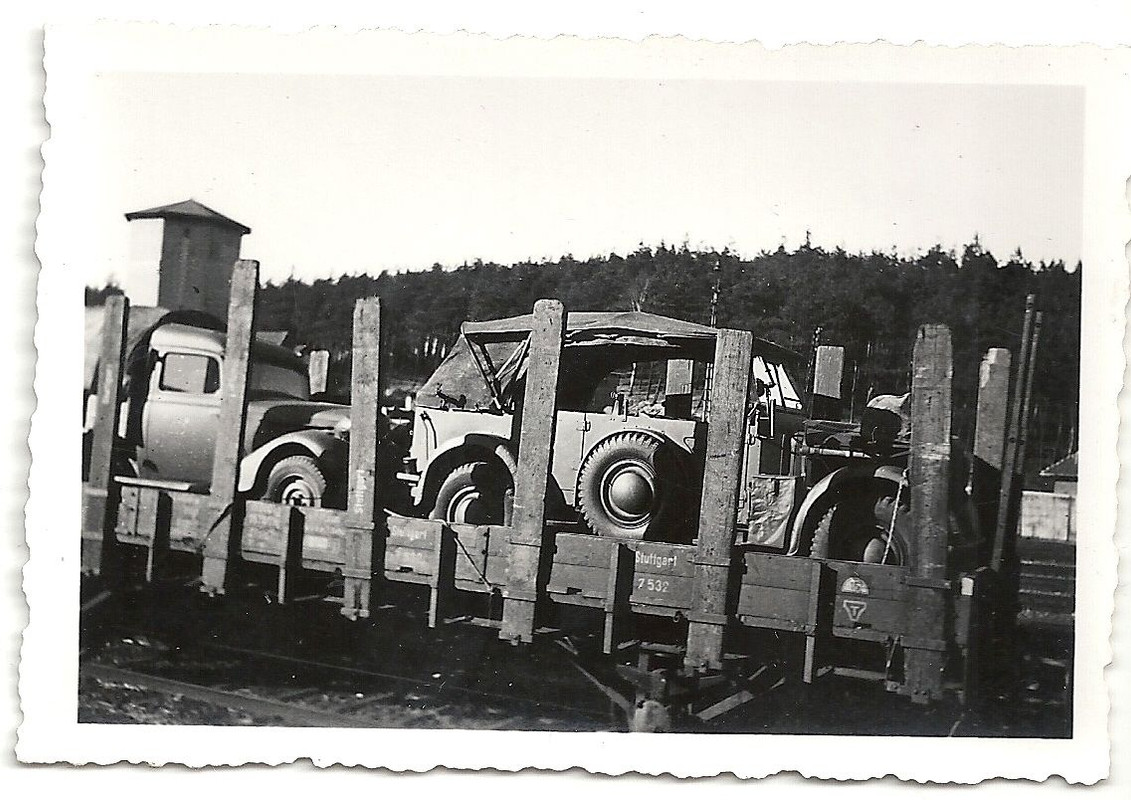 Orig.Foto LKW und Kübelwagen Wehrmacht auf Eisen