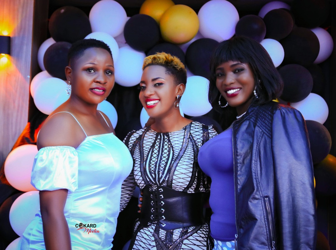 Flona-with-friends-at-birthday