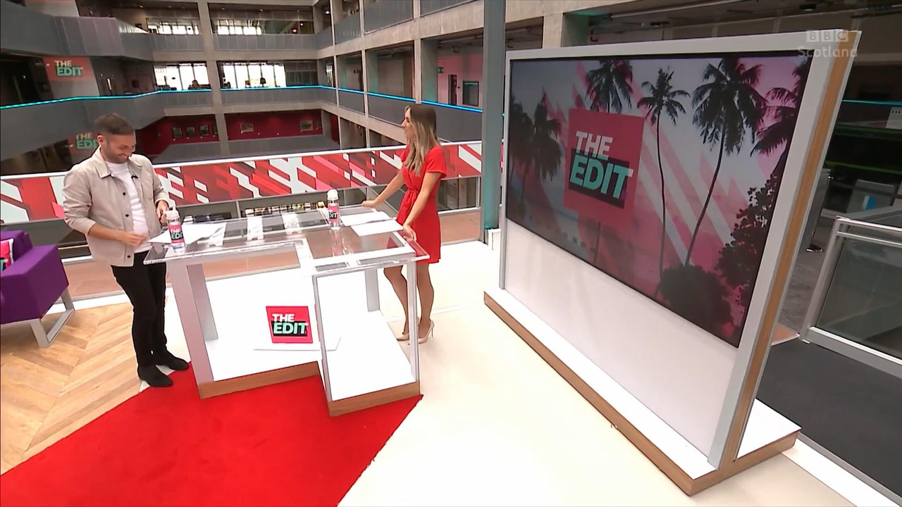 07.10 - 19.15.00 - The Edit  ᴺᵉʷ. Entertainment News And Chat With Am...-1.mp4_snapshot_03.02_[2021.