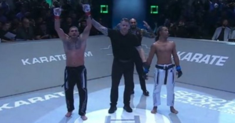 Антъни Петис победи Бенсън Хендерсън в Karate Combat 43