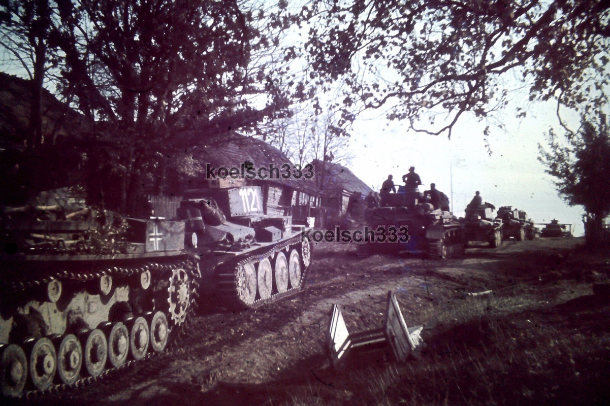 Foto Agfacolor Farb dia Panzer der Wehrmacht in Russland Pz.Kpfw. 38(t) 7. PD !