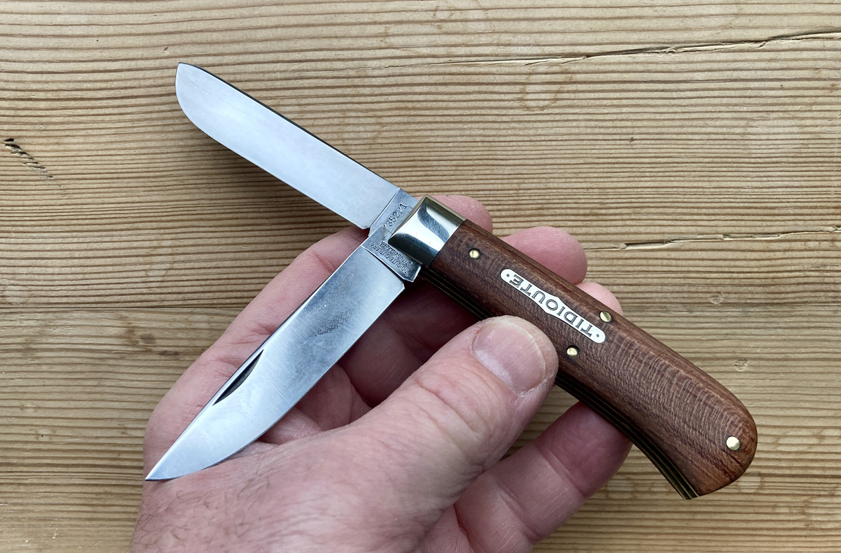 32332272-EFE1-461C-BF2D-479CFF6B5CFF