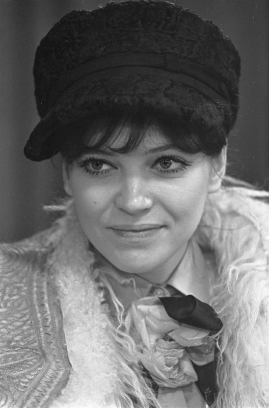 anna_karina_mc76