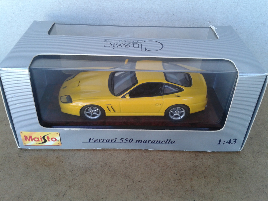1996 Ferrari 550 Maranello (Minichamps) (7)