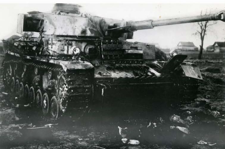 емецкий танк, подбитый во время Прохоровского та
