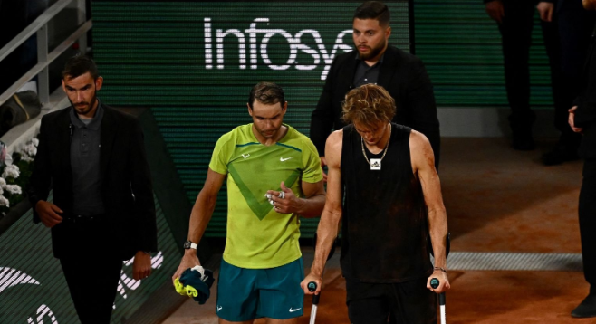 Alexander Zverev sufre terrible lesión en la semifinal de Roland Garros