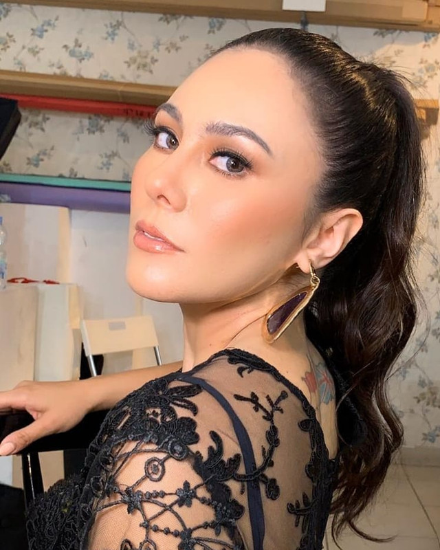 Jarang diperlihatkan, 7 seleb cantik ini ternyata punya koleksi tato