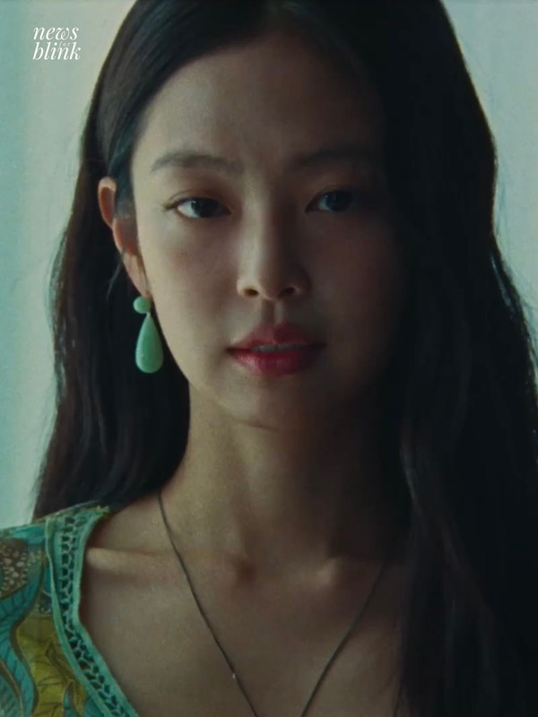 Jennie, “Less Than a Lover” Müzik Videosunda Yeniden Aşık Olmayı Öğreniyor