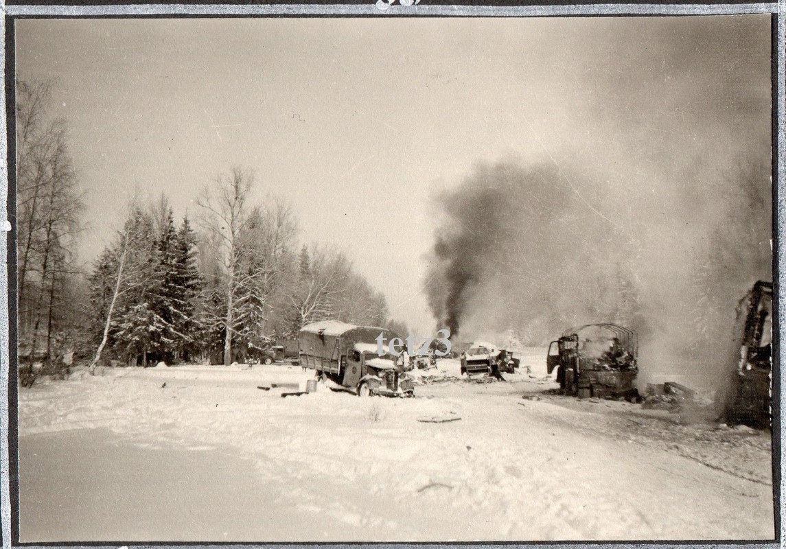 Russland 1941 Kaluga Rollbahn Kampf Feuer zerstörte Fahrzeuge SD