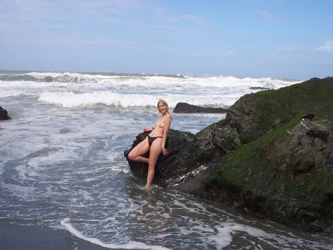 Esposa amateur rubia caliente le gusta en publico