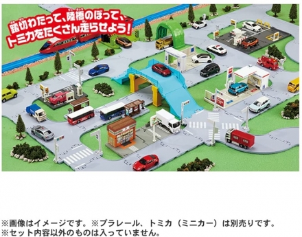 [Image: xxx-Tomica-World-3.jpg]