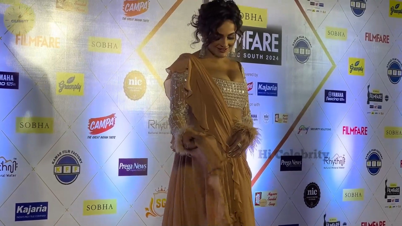 Multiple actress in hot outfit filmfare.mp4_snapshot_02.05.428