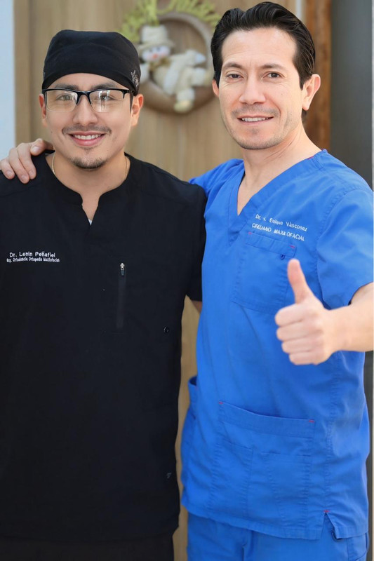 Dr. Enrique Vásconez